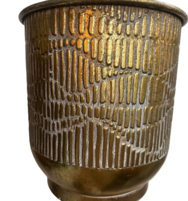 macetero metal desgastado